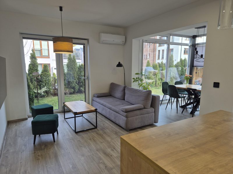 Salon z widokiem na ogród